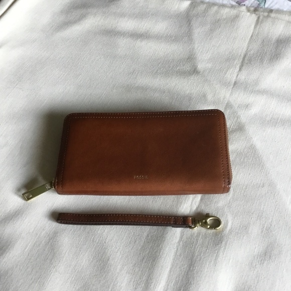 Nearly New Fossil Leather Wallet/Wristlet - Picture 5 of 8